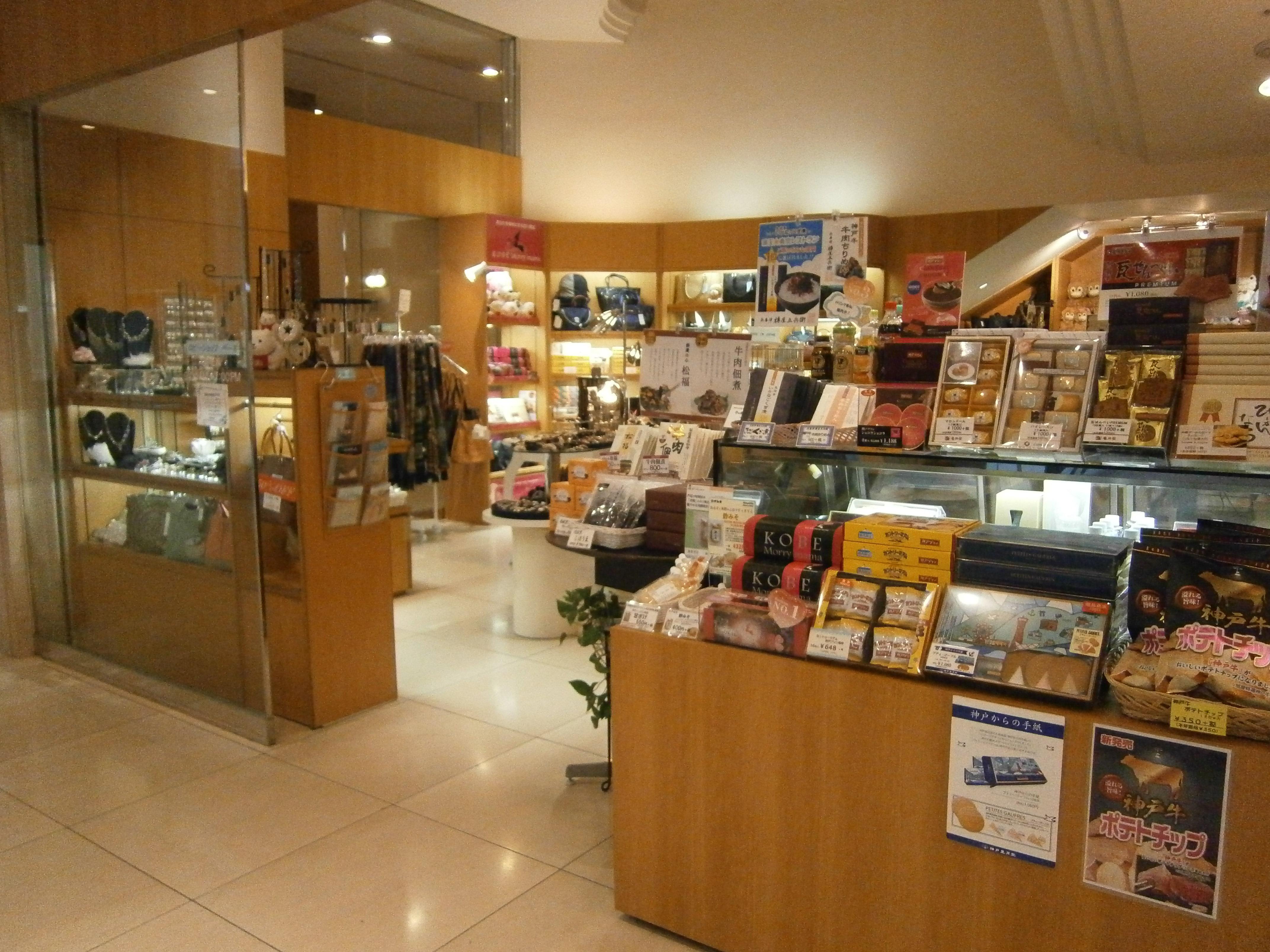 فندق آنا كراون بلازا كوبي كوبه المظهر الخارجي الصورة A shop in the airport