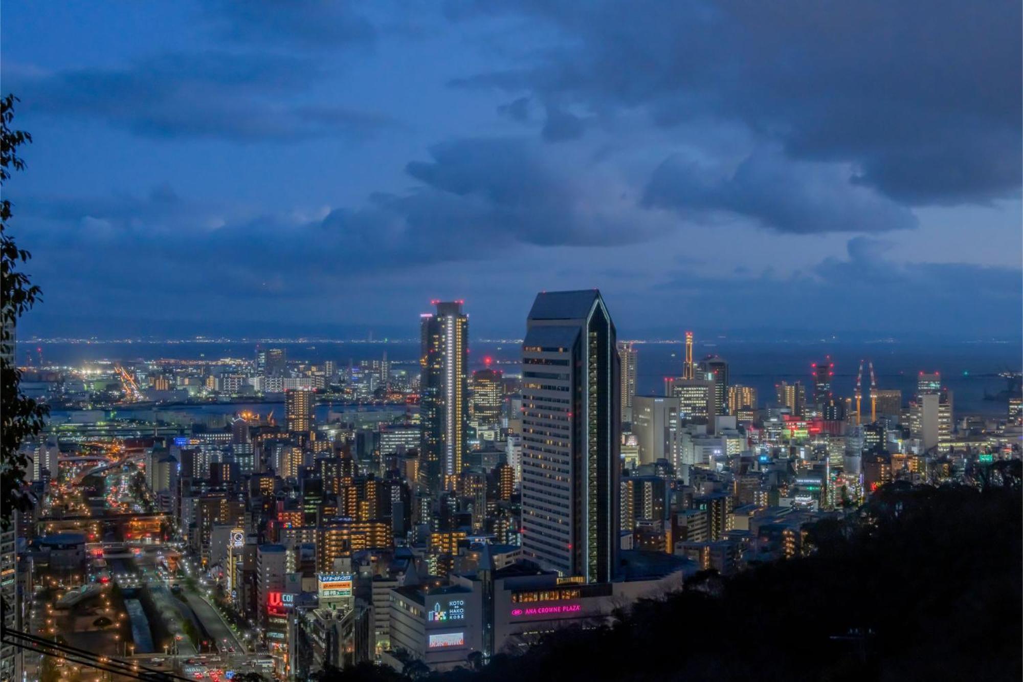 فندق آنا كراون بلازا كوبي كوبه المظهر الخارجي الصورة View of the CBD at night