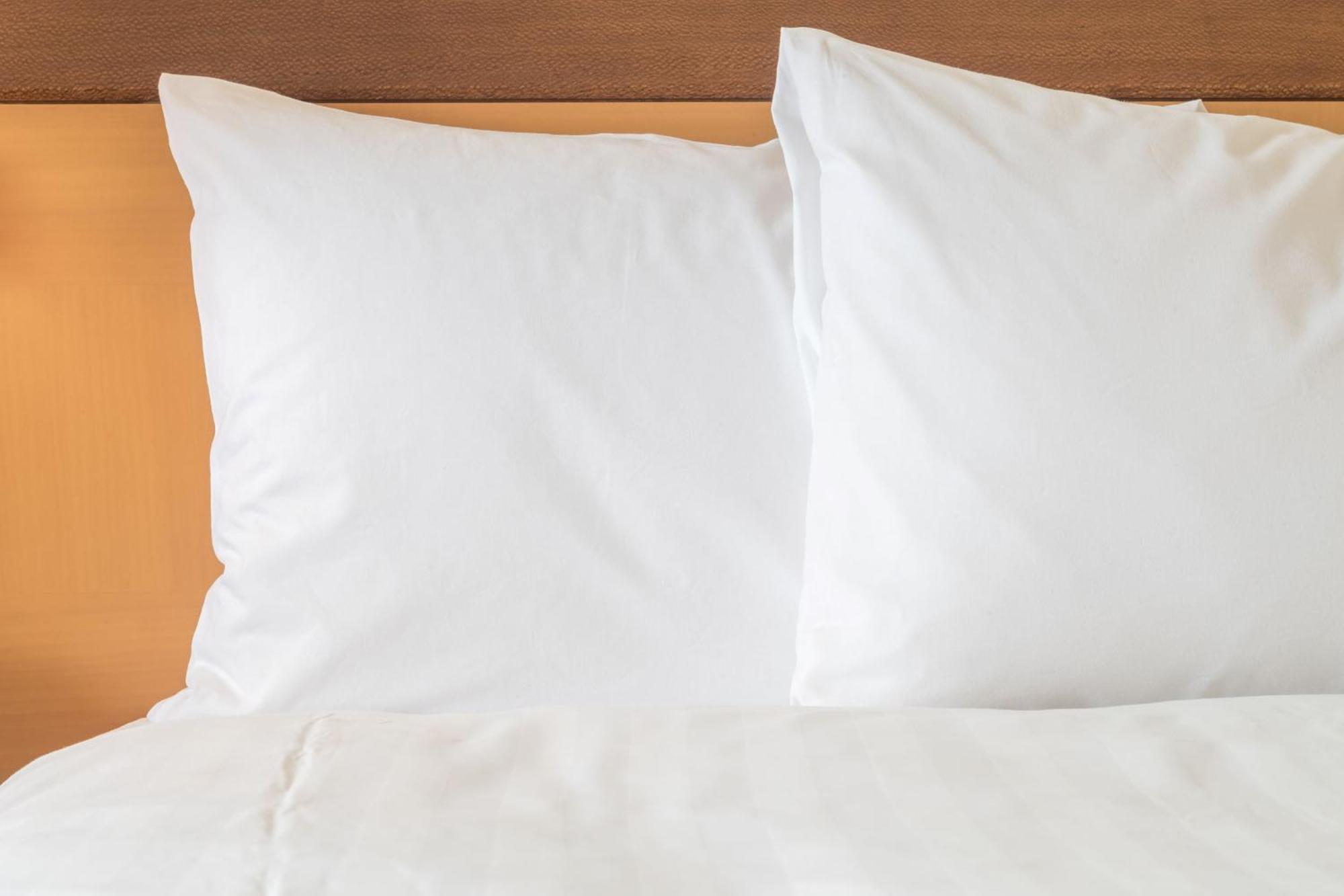 فندق آنا كراون بلازا كوبي كوبه المظهر الخارجي الصورة Two pillows on a bed