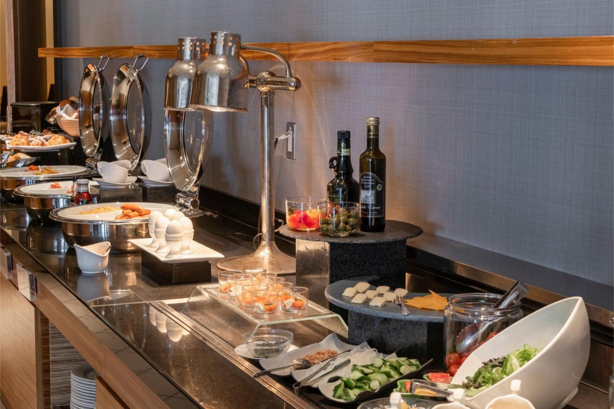 فندق آنا كراون بلازا كوبي كوبه المظهر الخارجي الصورة A salad bar
